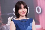 長澤まさみ、映画『スオミの話をしよう』完成報告会に登場