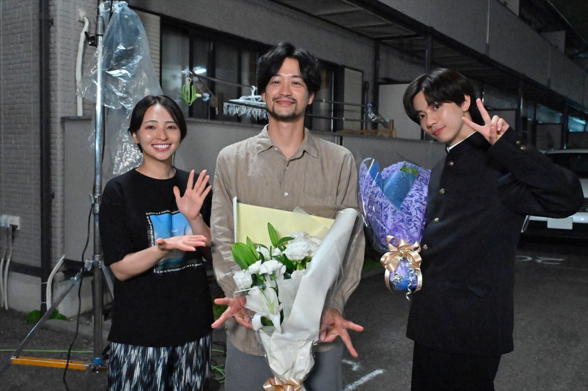 乃木坂46・岩本蓮加×竹財輝之助W主演『そんな家族なら捨てちゃえば？』クランクアップ！　キャスト陣のコメント到着