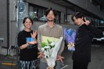 ドラマ『そんな家族なら捨てちゃえば？』より竹財輝之助、田中洸希（SUPER★DRAGON）のクランクアップの様子