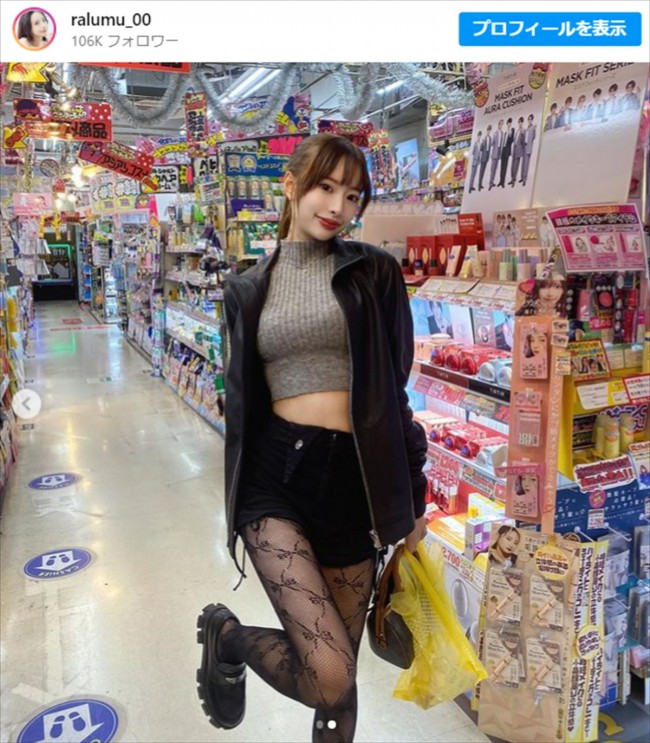 街 露出 写真）“露出コーデ”が賛否を呼んだ美女モデル21歳、「くびれ際立つ」大胆コーデに騒然「街で見たら気絶する」 - エンタメ - ニュース ｜クランクイン！