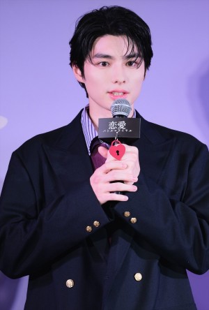 本田響矢、Netflixシリーズ『恋愛バトルロワイヤル』配信記念イベント 明日蘭学院学園祭に登場