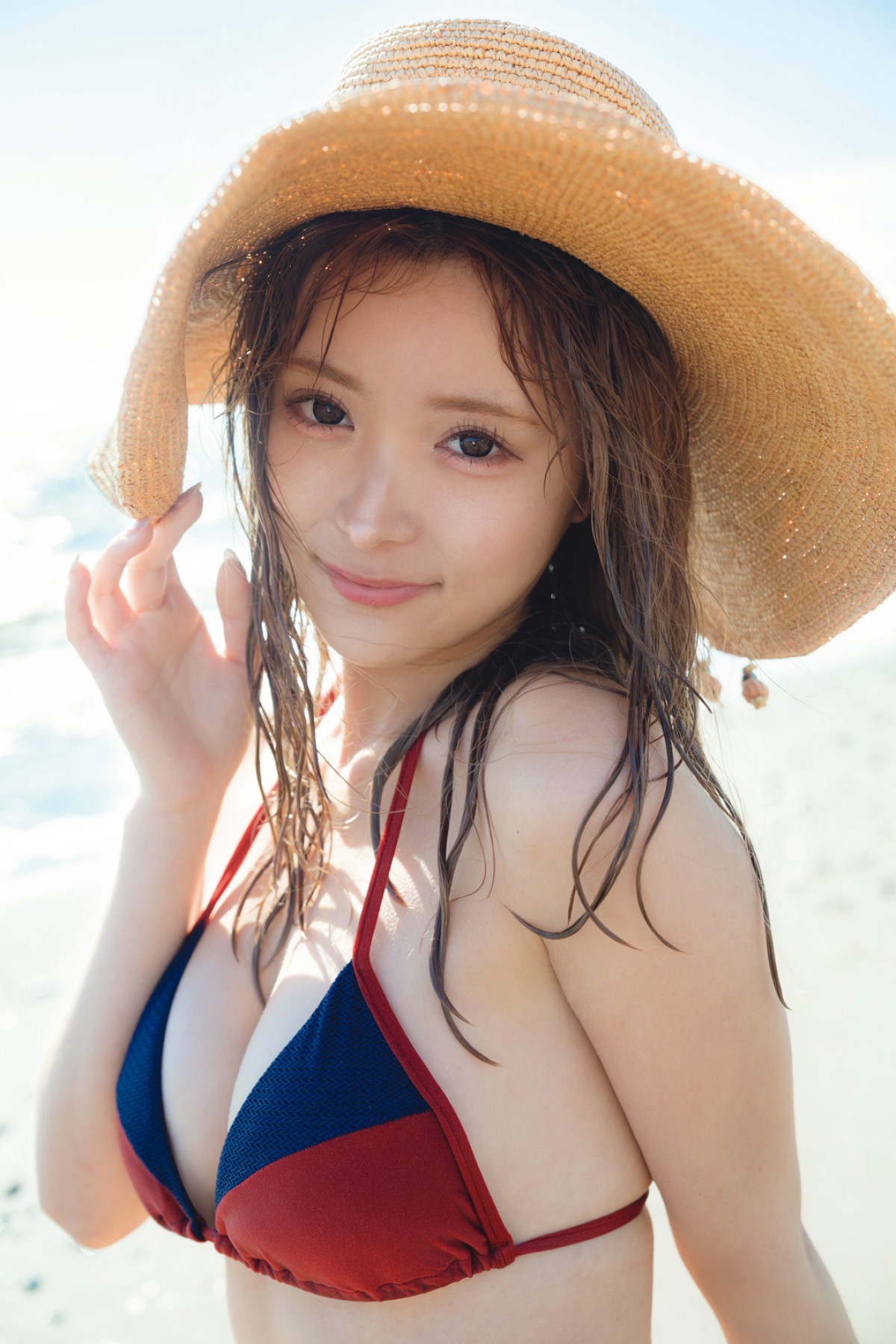 AKB48絶対的エースの爽やかグラビア　人気レースクイーンに“日本一かわいいシングルマザー”も