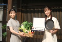 （左から）伊藤沙莉と橋本環奈、連続テレビ小説 バトンタッチセレモニーに登場