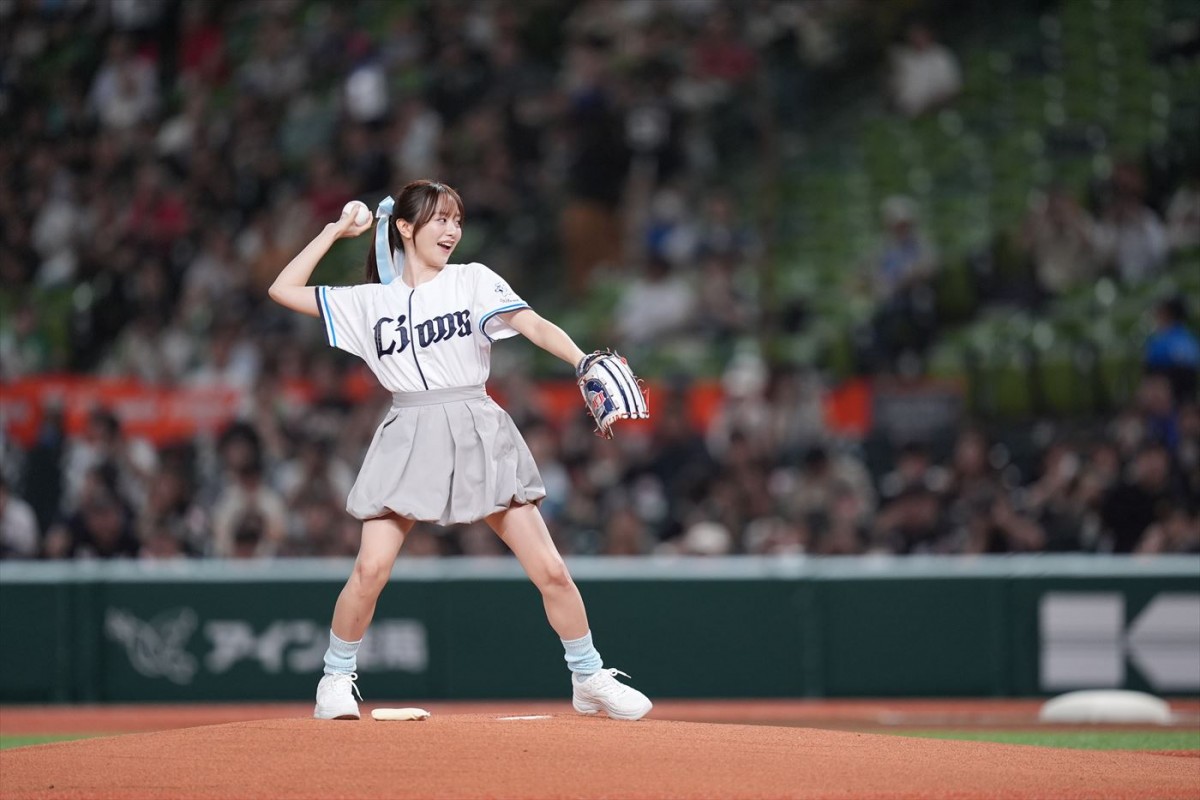 森香澄、ポニテ＆ミニスカ姿でマウンドに降臨！　ノーバン投球できず「リベンジしたい」