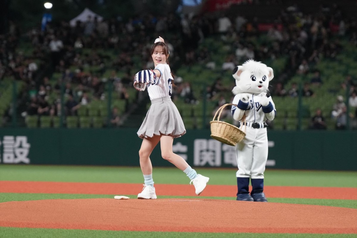 森香澄、ポニテ＆ミニスカ姿でマウンドに降臨！　ノーバン投球できず「リベンジしたい」