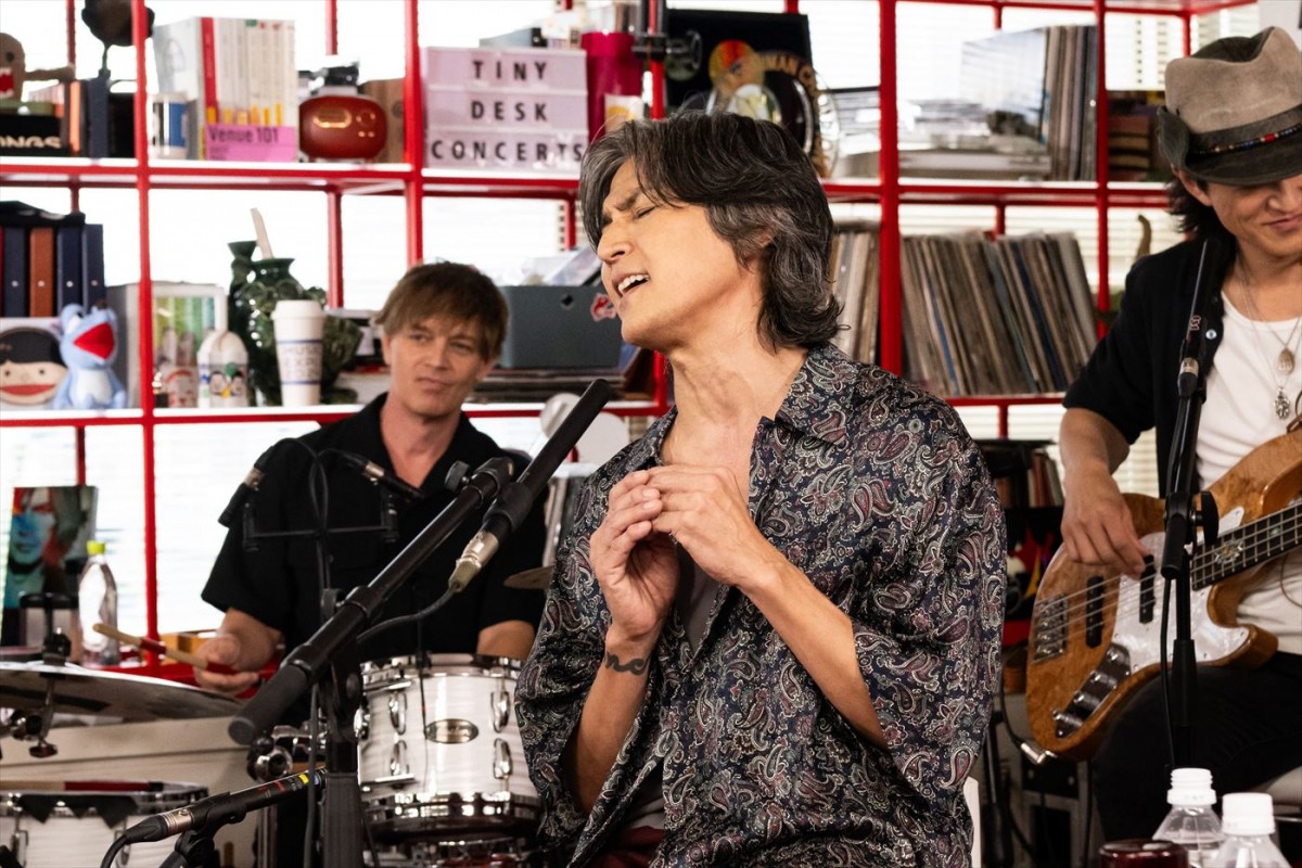 稲葉浩志、NHK『tiny desk concerts JAPAN』レギュラー放送初回に登場！