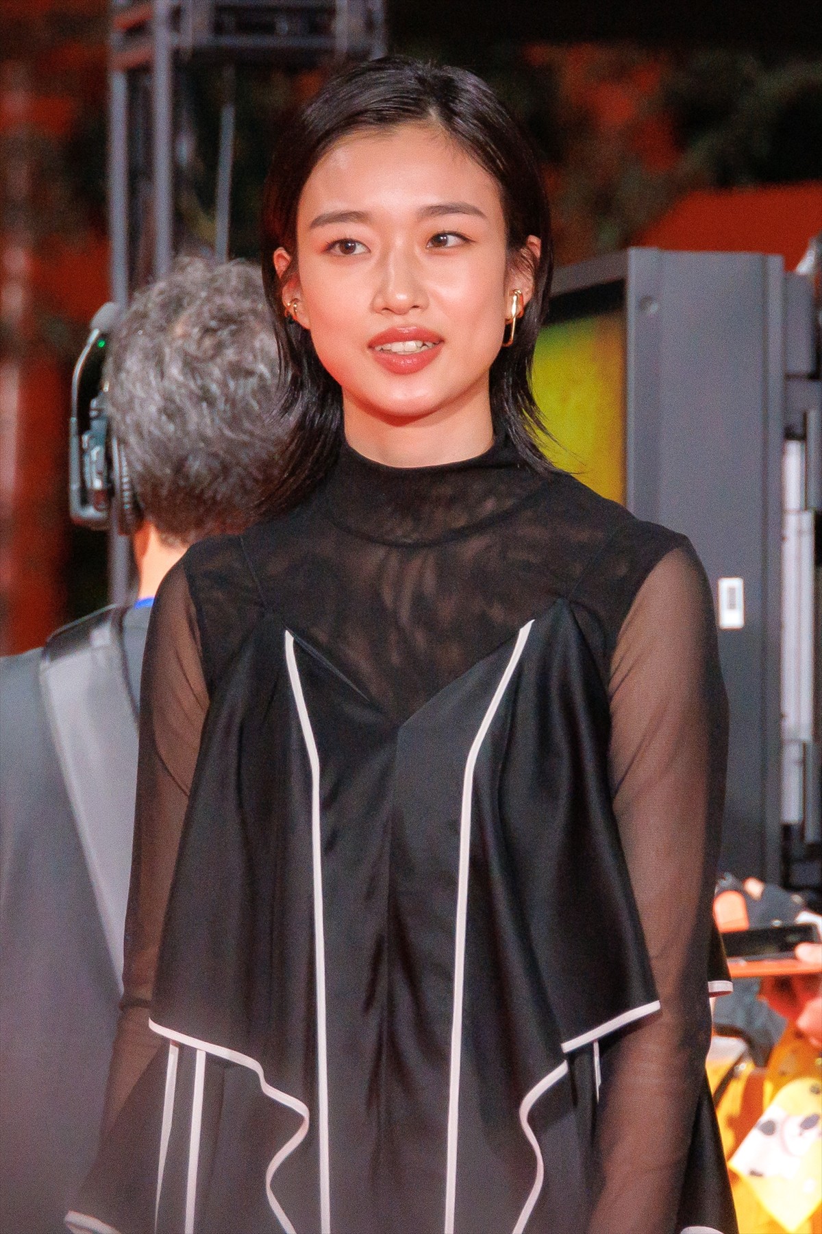 土屋太鳳、オフショルダードレスで登場　出演作公開に「胸がいっぱい」