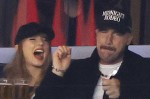 テイラー・スウィフト、恋人トラビス・ケルシーとMLBラブラブ観戦