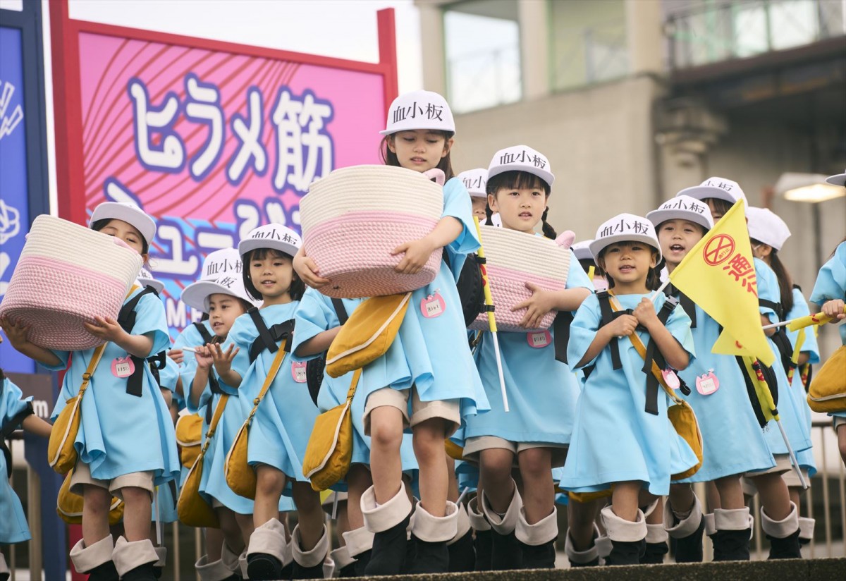 映画『はたらく細胞』永野芽郁、佐藤健、染谷将太ら演じる“細胞”たちの姿を捉えた場面写真到着