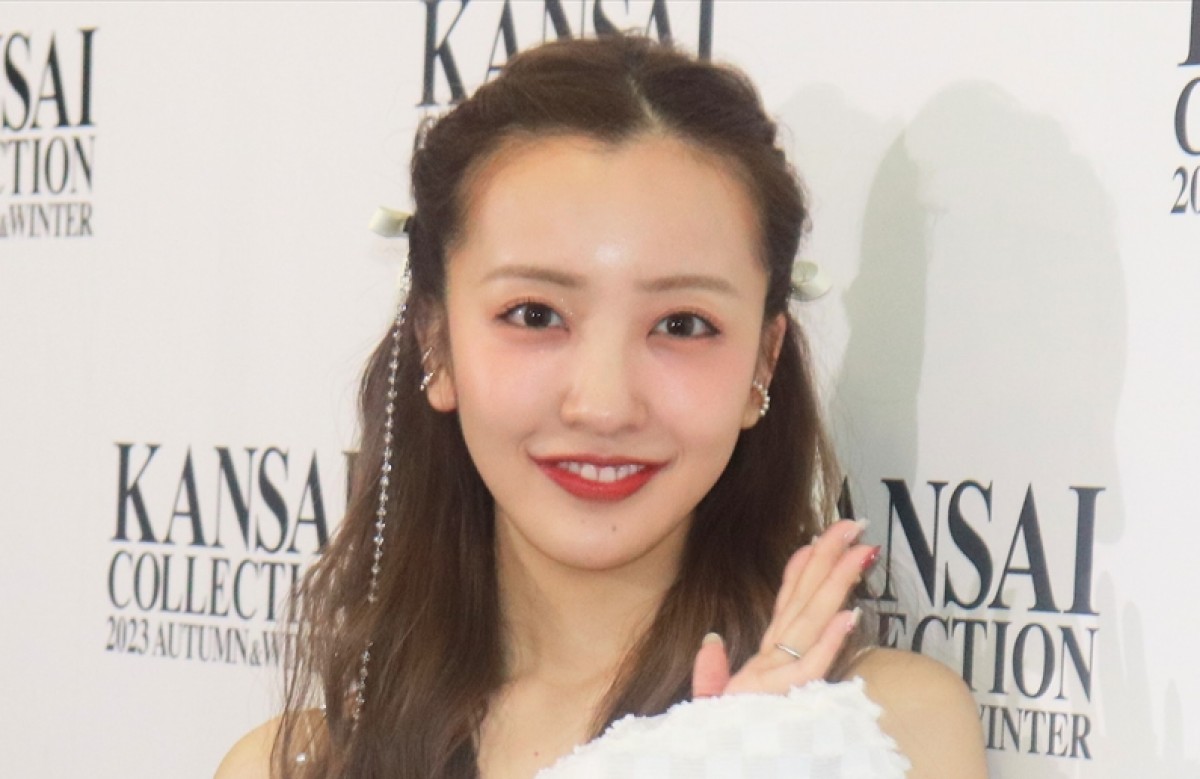 板野友美
