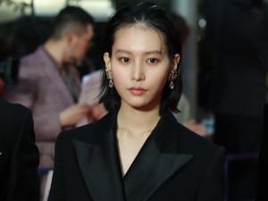 「第37回東京国際映画祭」オープニングレッドカーペットに登場した南沙良