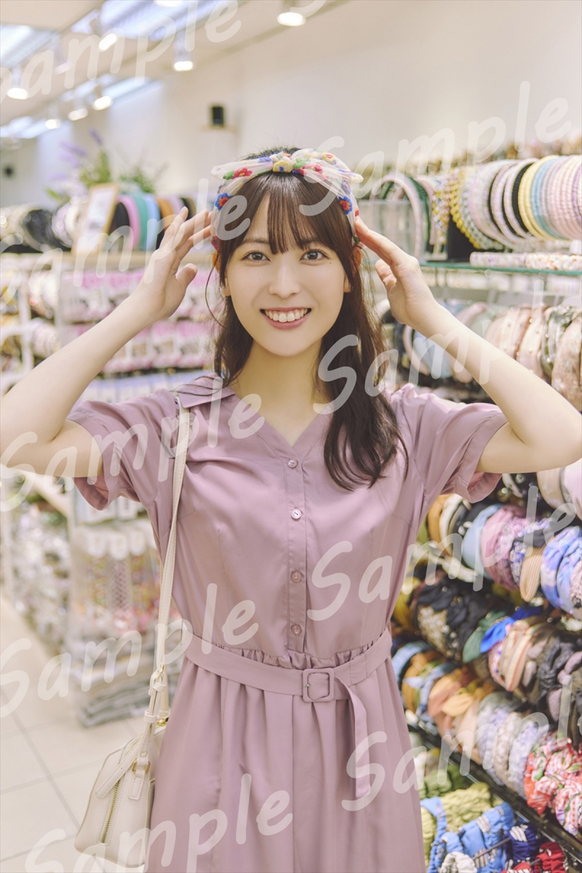乃木坂46・岩本蓮加1st写真『いたずらな風』、書店別ポスター＆ポストカード特典の絵柄公開