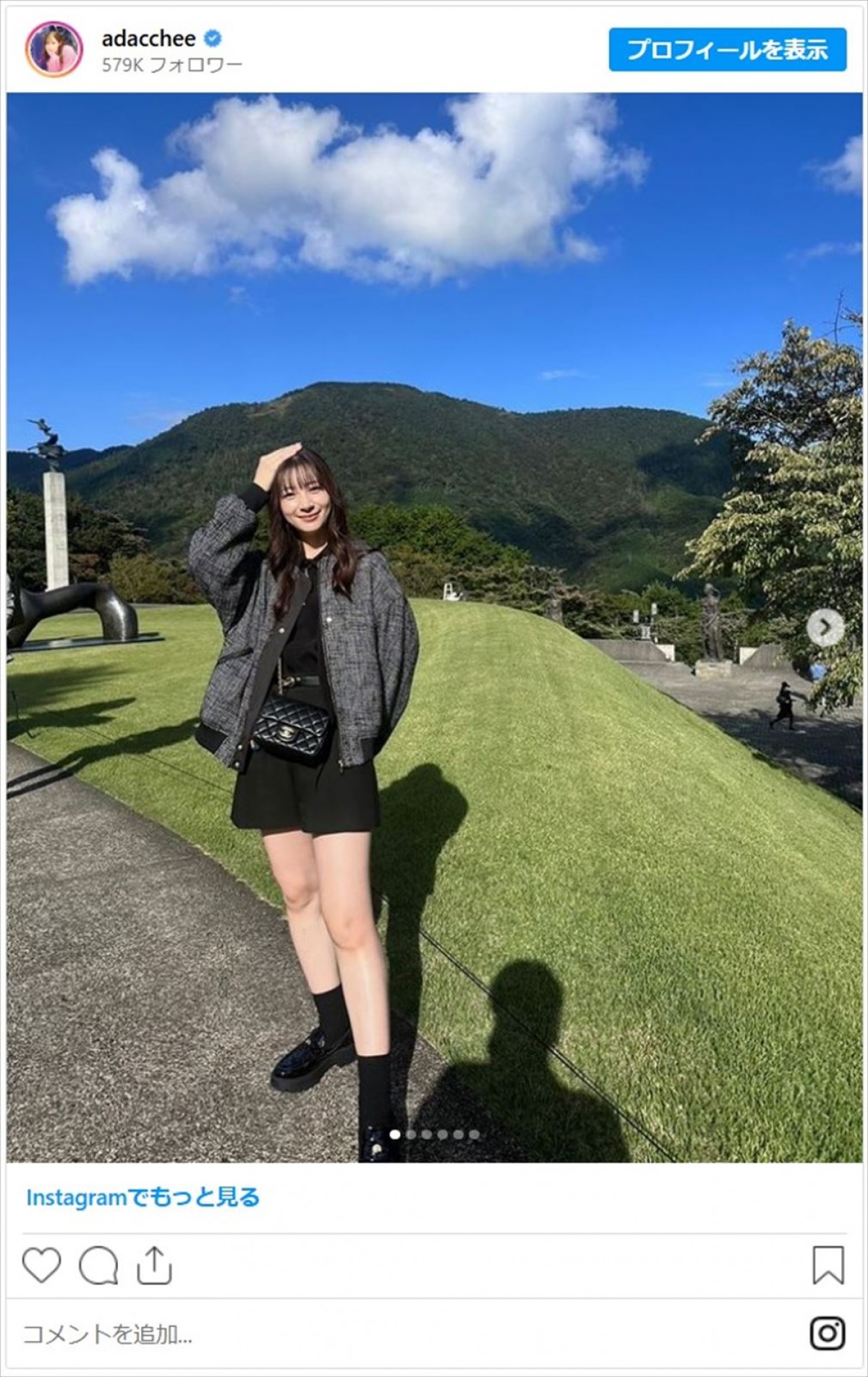 足立梨花、美脚映えるミニスカコーデのデート風ショットに「素敵過ぎ」「いつ見ても美脚」