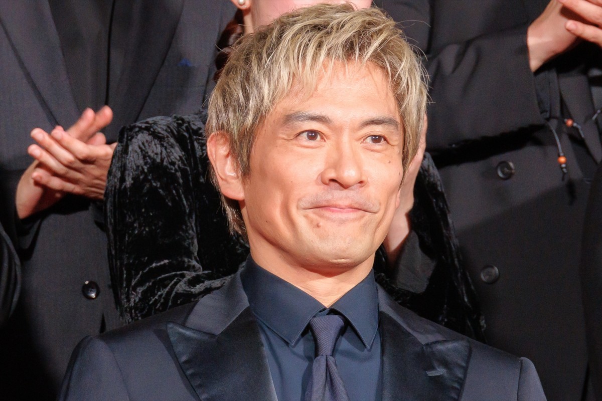 土屋太鳳、オフショルダードレスで登場　出演作公開に「胸がいっぱい」