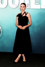 『ジョーカー2』のプレミアにホアキン・フェニックスの婚約者ルーニー・マーラが来場　結婚の噂も