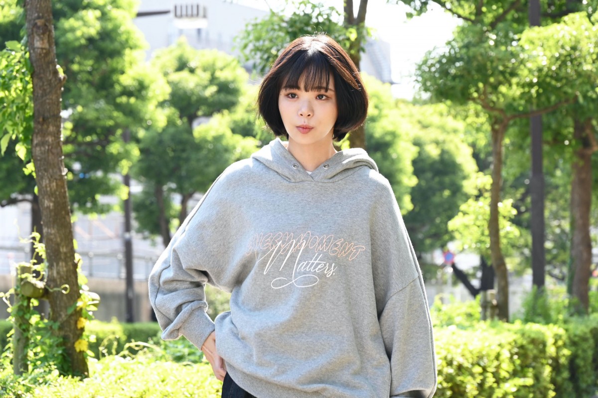 『モンスター』第2話　“亮子”趣里、“推し”の無実を信じるアイドルファンに接近
