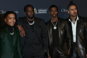 ショーン・コムズの息子たち（左から）ジャスティン・コムズ、父ショーン・コムズ、クリスチャン・コムズ、クインシー・ブラウン