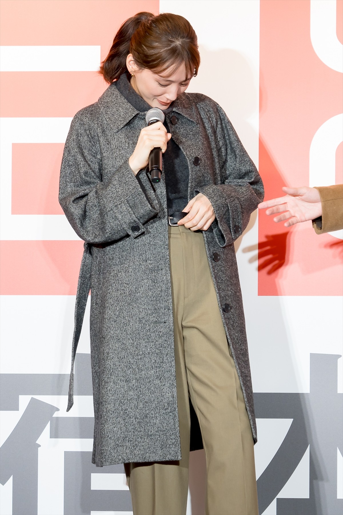 綾瀬はるか、かわいらしい勘違いに照れ笑い　松下洸平も笑顔でツッコミ