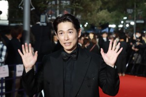 「第37回東京国際映画祭」オープニングレッドカーペットに登場したディーン・フジオカ