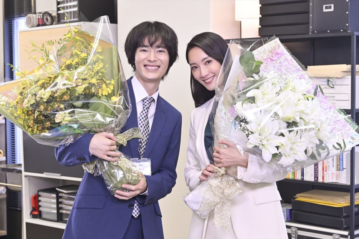 菜々緒が大号泣？　塩野瑛久も“初めて”の涙　『無能の鷹』クランクアップ！
