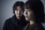 【写真】磯村勇斗、新ドラマ『クジャクのダンス、誰が見た？』で“心麦”広瀬すずの運命を左右する週刊誌記者に