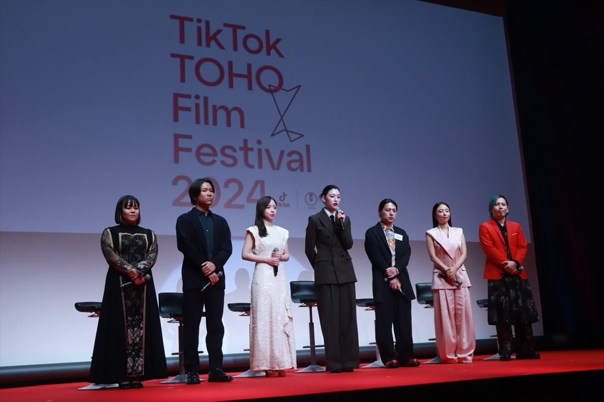 三吉彩花＆齊藤京子＆MEGUMI　華やかなルックで縦型映画祭授賞式に登場＜TikTok TOHO Film Festival＞
