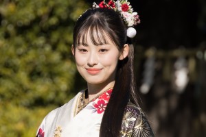 井本彩花、「オスカープロモーション2025年新春晴れ着撮影会」にて