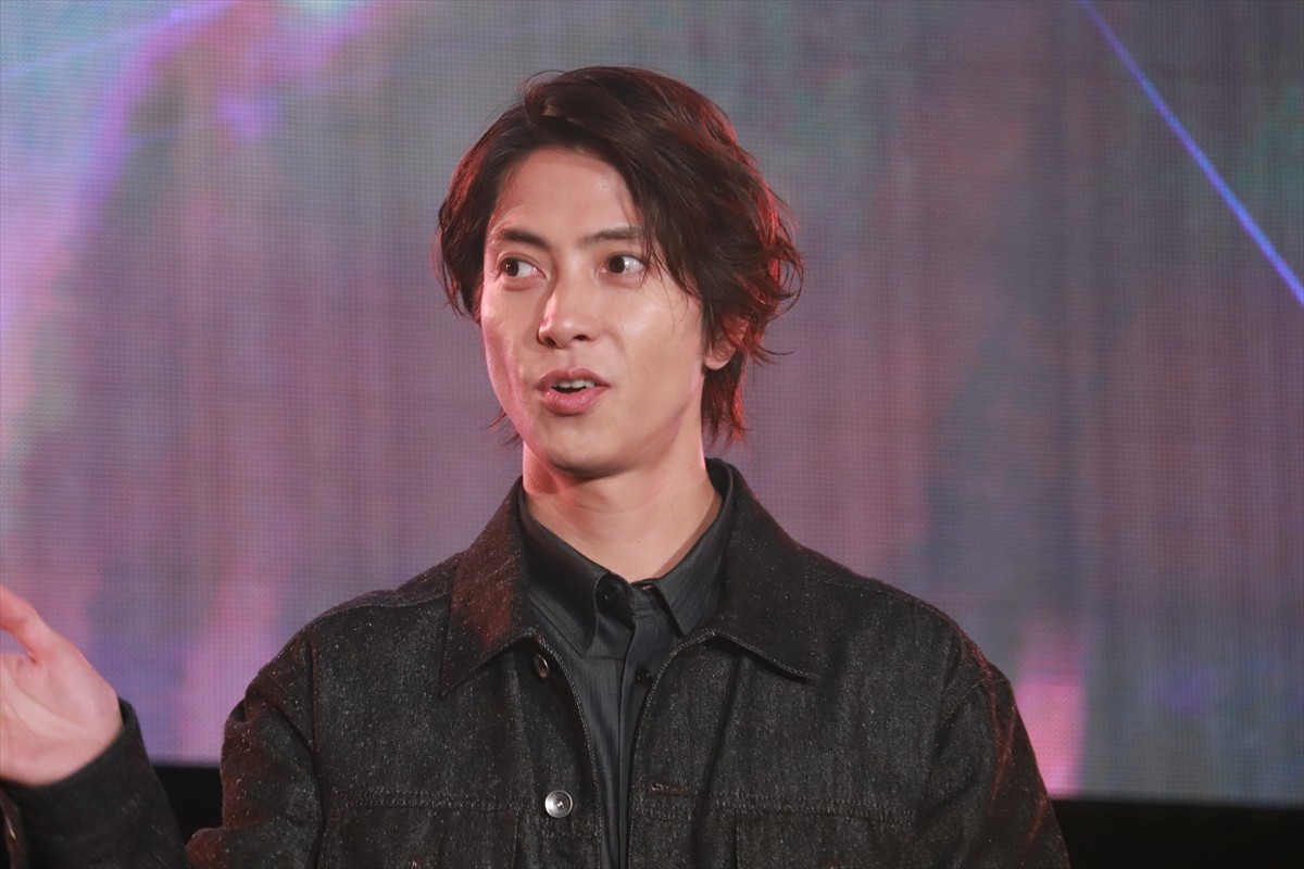 山下智久、国際エミー賞のトロフィーにビックリ！　『神の雫』が受賞＜東京コミコン2024＞