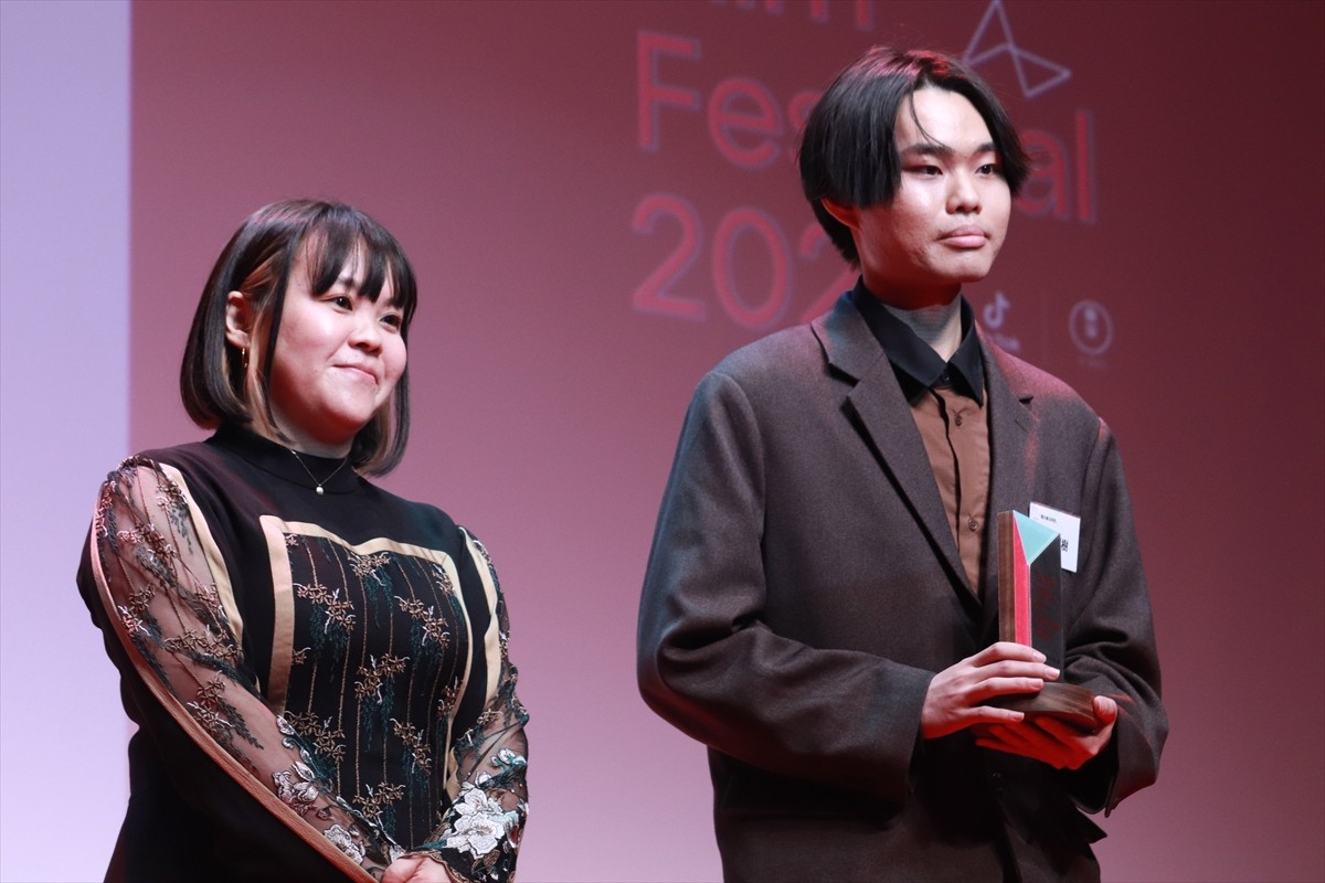三吉彩花＆齊藤京子＆MEGUMI　華やかなルックで縦型映画祭授賞式に登場＜TikTok TOHO Film Festival＞