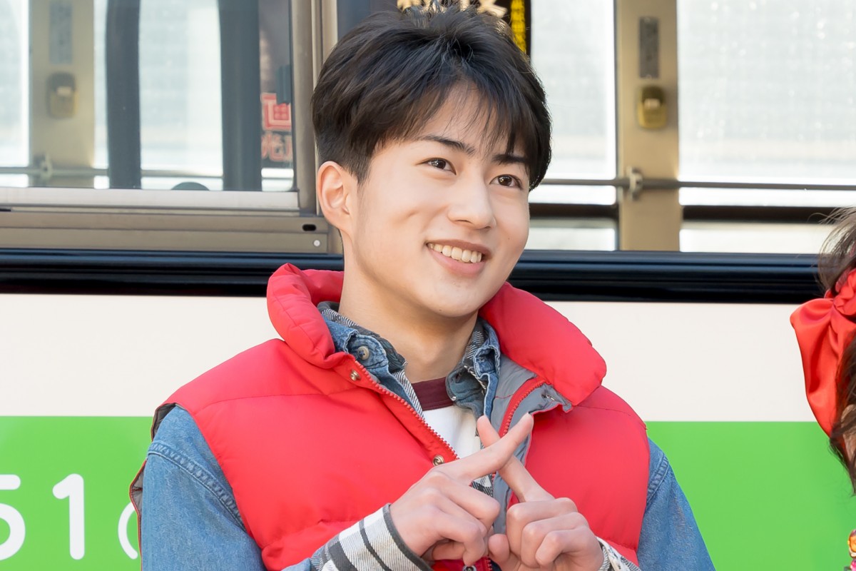 仲里依紗、昭和ファッション披露「肩パッドは控えめに2個」シングルマザー役への共感ポイントも明かす