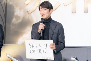 反町隆史、木曜ドラマ『グレイトギフト』制作発表会見に登場