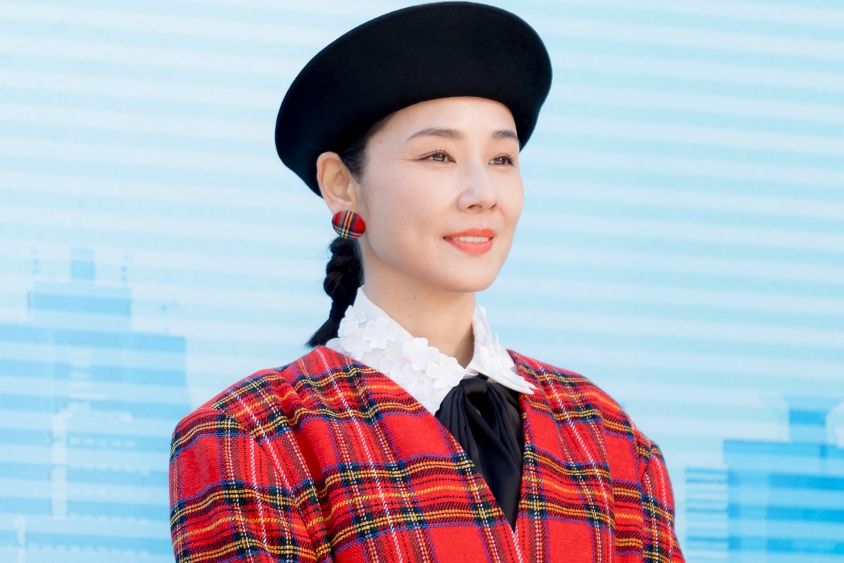 仲里依紗、昭和ファッション披露「肩パッドは控えめに2個」シングルマザー役への共感ポイントも明かす