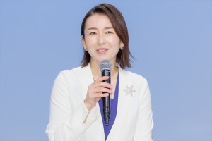 狩野恵里アナウンサー、ドラマ『ジャンヌの裁き』記者会見で司会を担当