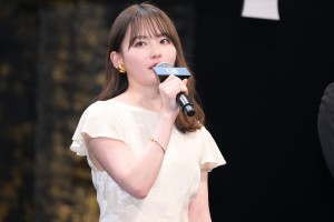 山田杏奈、映画『ゴールデンカムイ』完成披露舞台挨拶に登場