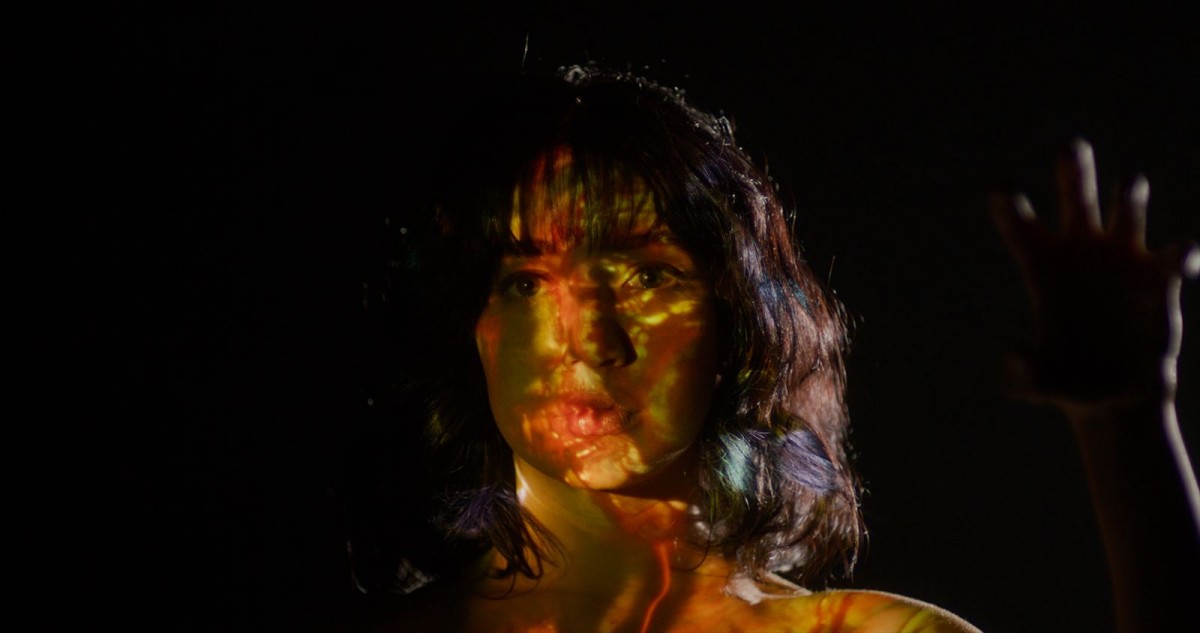 永井豪原案の映画『唐獅子仮面／LION‐GIRL』、内田真礼、関智一らが参加した吹替版予告編解禁