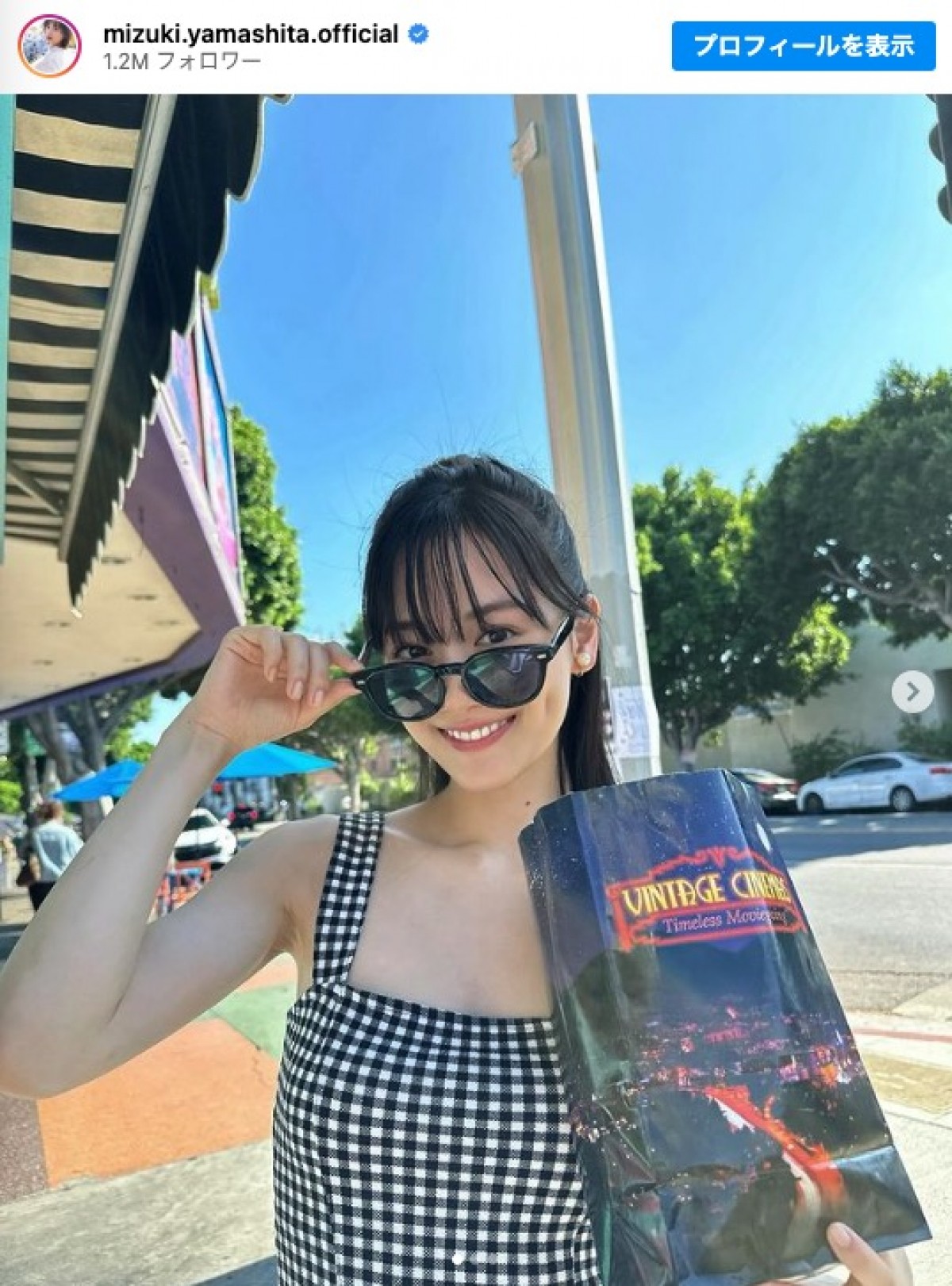 山下美月が投稿した2nd写真集オフショット　※「山下美月」インスタグラム