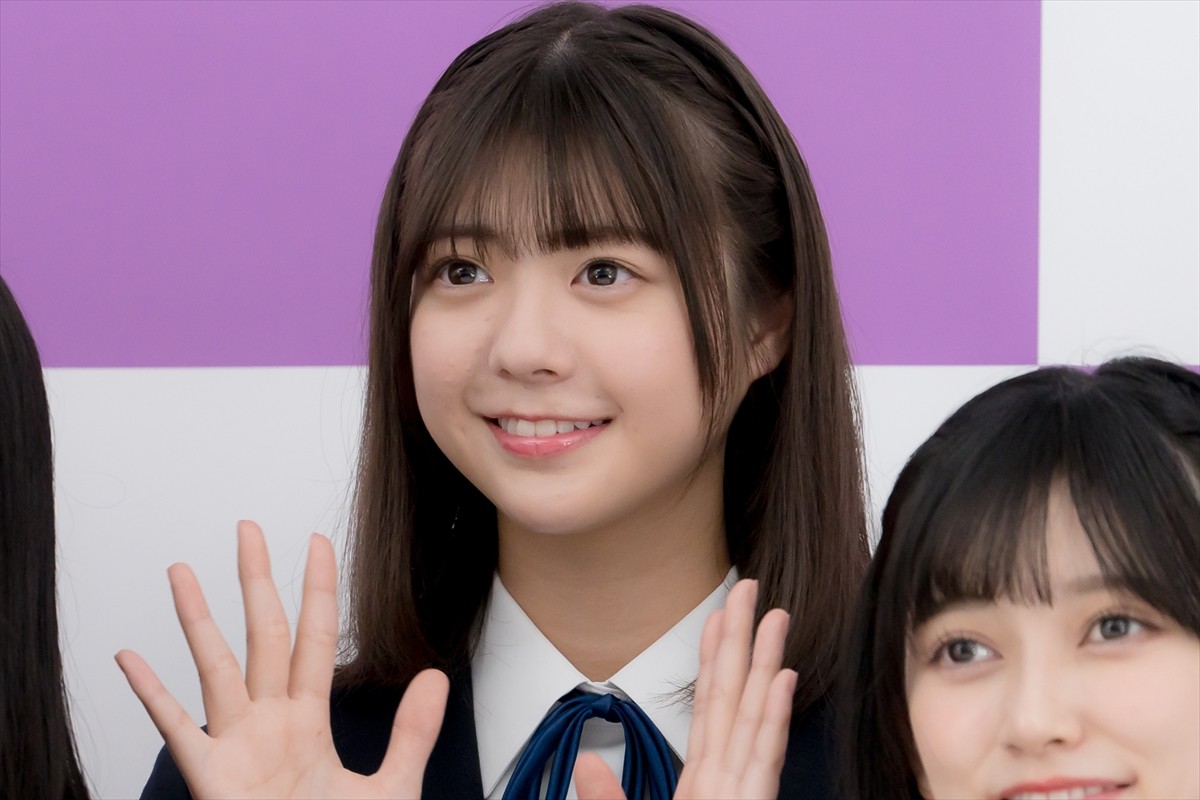乃木坂46・5期生、齋藤飛鳥に写真集をお渡し「見てくれたらうれしいな」　それぞれのチャームポイントも告白
