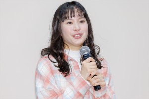 関水渚、ドラマ『ブラックガールズトーク』記者会見に登場