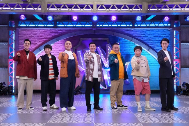 『FNS27時間テレビ2024』総合MCの（左から）ハナコ（菊田竜大、秋山寛貴、岡部大）、チョコレートプラネット（長田庄平、松尾駿）、霜降り明星（せいや、粗品）