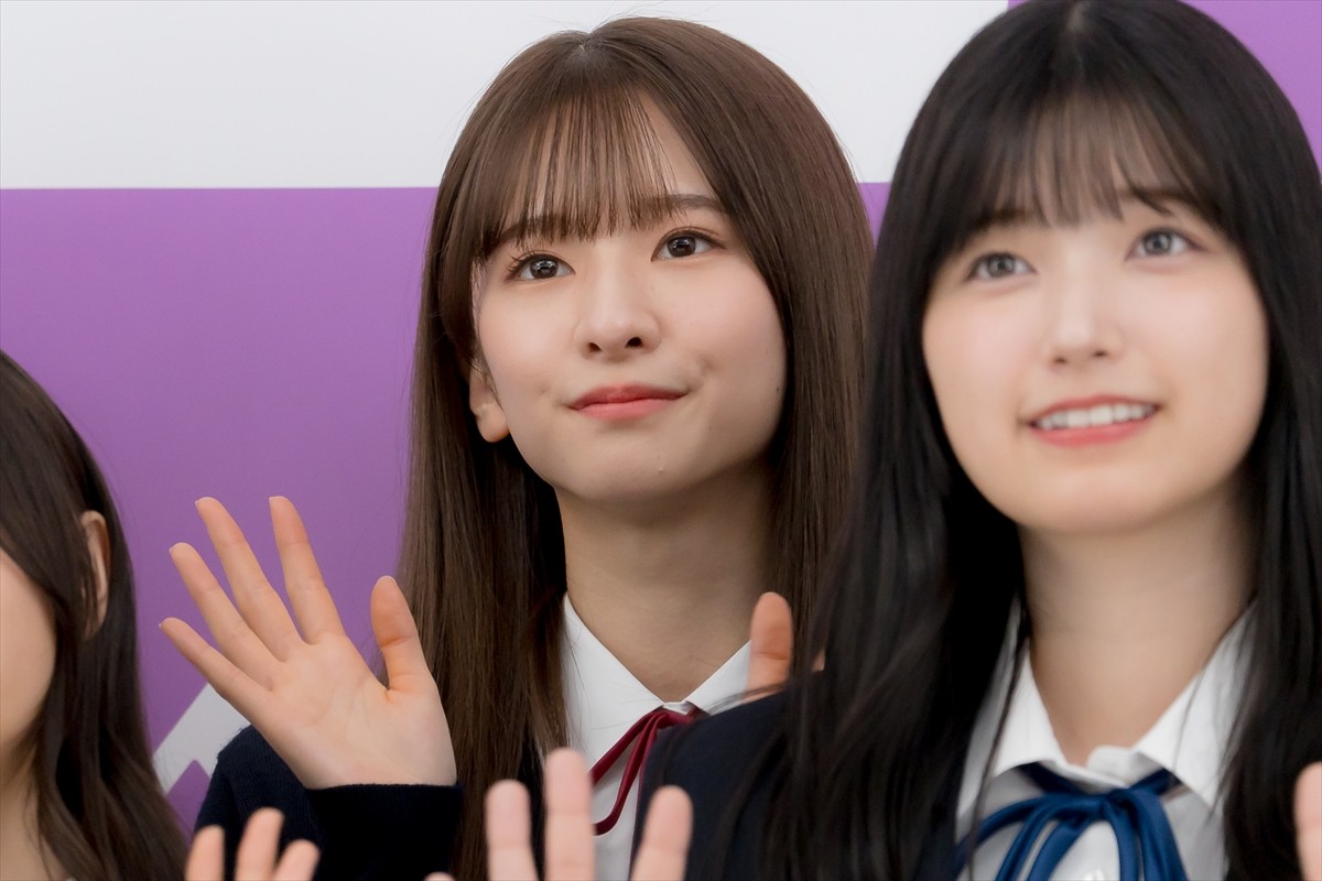 乃木坂46・5期生、齋藤飛鳥に写真集をお渡し「見てくれたらうれしいな」　それぞれのチャームポイントも告白