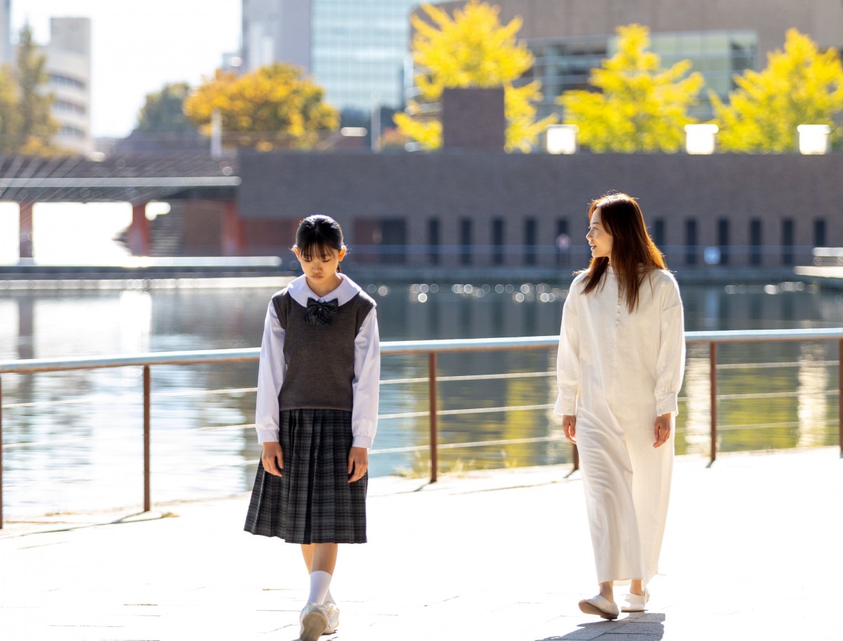 25歳新鋭監督が故郷・富山で撮った少女の“人生最期の一日”　映画『祝日』公開日＆予告編