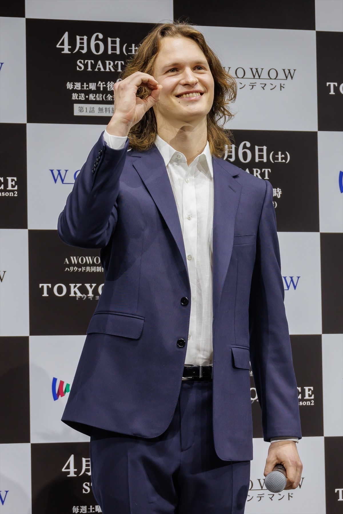 アンセル・エルゴート「東京は僕の第二の故郷」　30歳を祝うサプライズケーキに感激