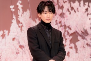 佐藤健、映画『四月になれば彼女は』完成披露試写会に登場