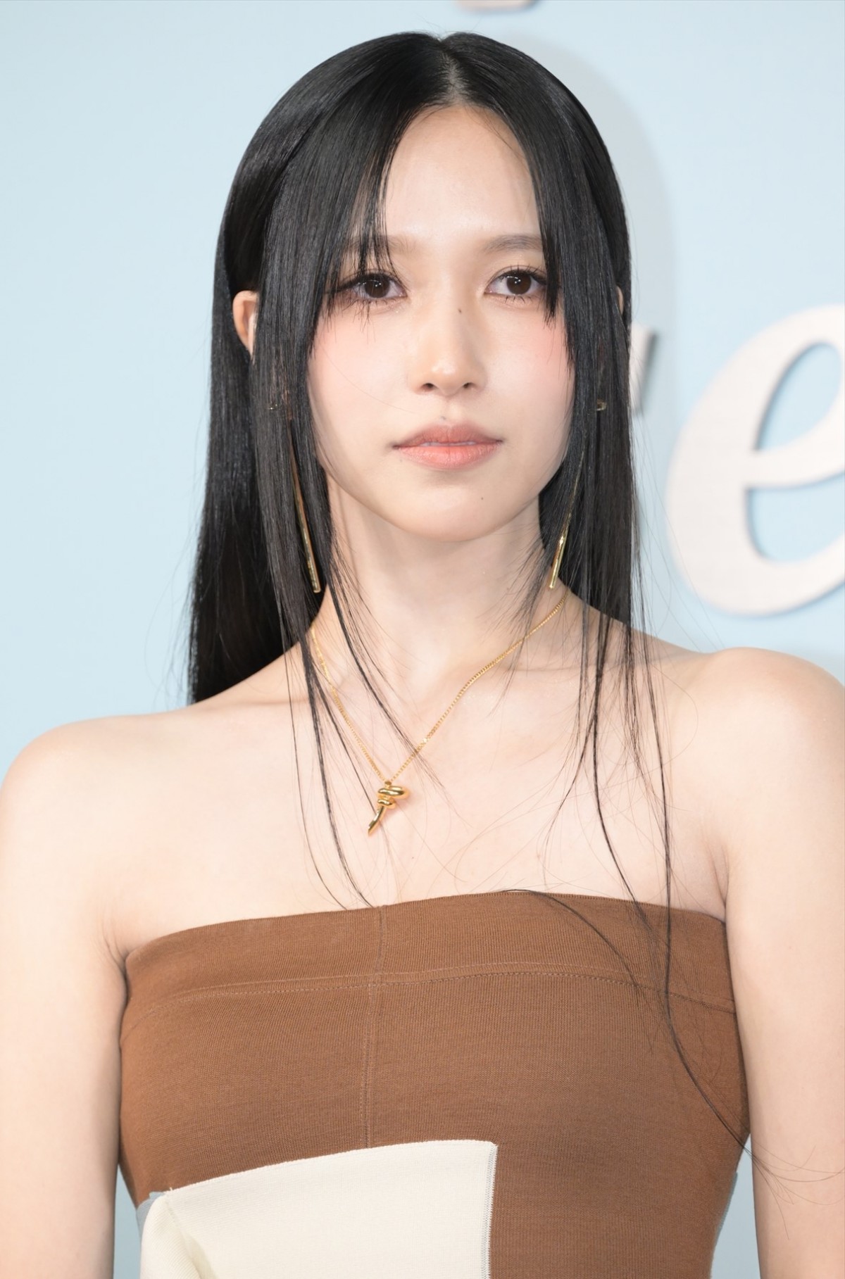 「FENDI」フォトコールでTWICE・MINA、桐谷美玲、佐々木希らが美の競演