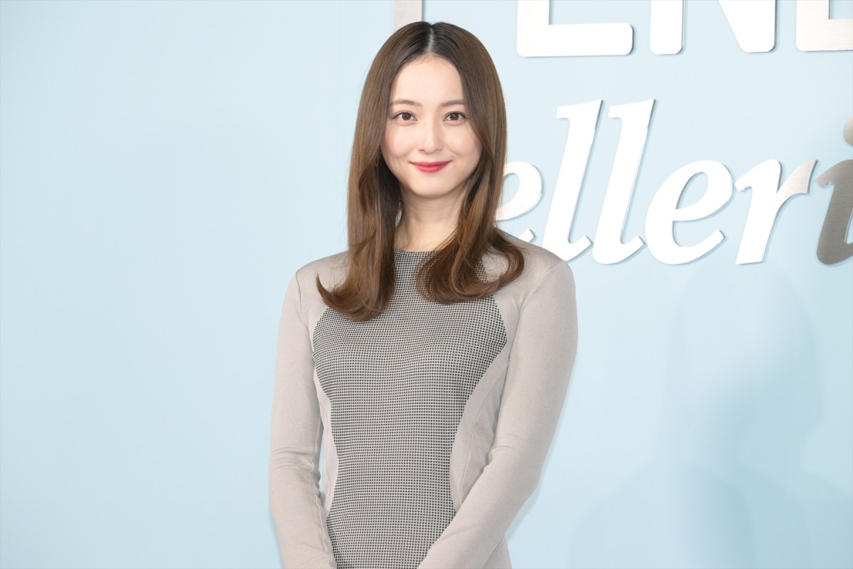 「FENDI」フォトコールでTWICE・MINA、桐谷美玲、佐々木希らが美の競演