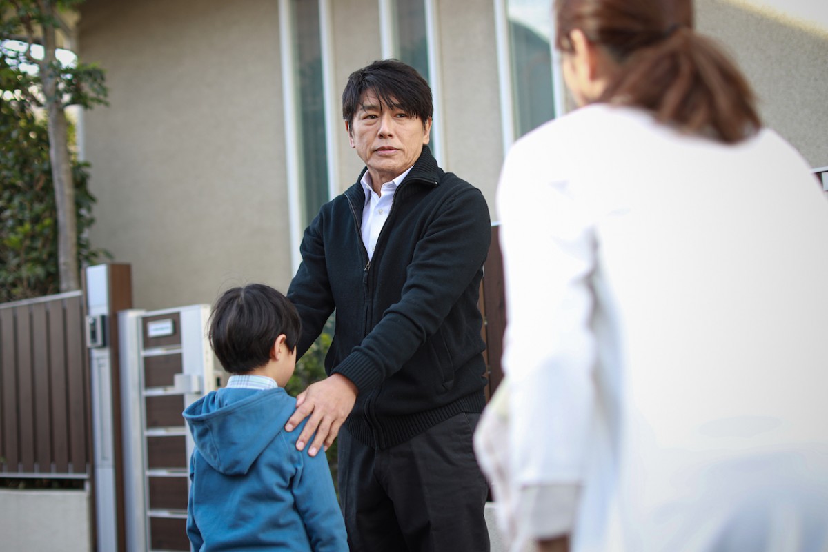 『離婚しない男』観月ありさ、電撃ラケット片手に怪演　芸能事務所社長役に反響「強烈な新キャラ」
