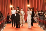 第47回日本アカデミー賞レッドカーペットに登場した（左から）綾瀬はるか、安藤サクラ、杉咲花、浜辺美波、吉永小百合