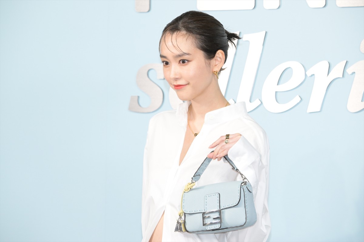 「FENDI」フォトコールでTWICE・MINA、桐谷美玲、佐々木希らが美の競演