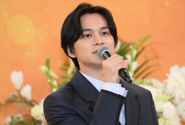 【本作紹介時のみ使用可】2025年度前期連続テレビ小説 『あんぱん』柳井嵩役 発表会見　20240426