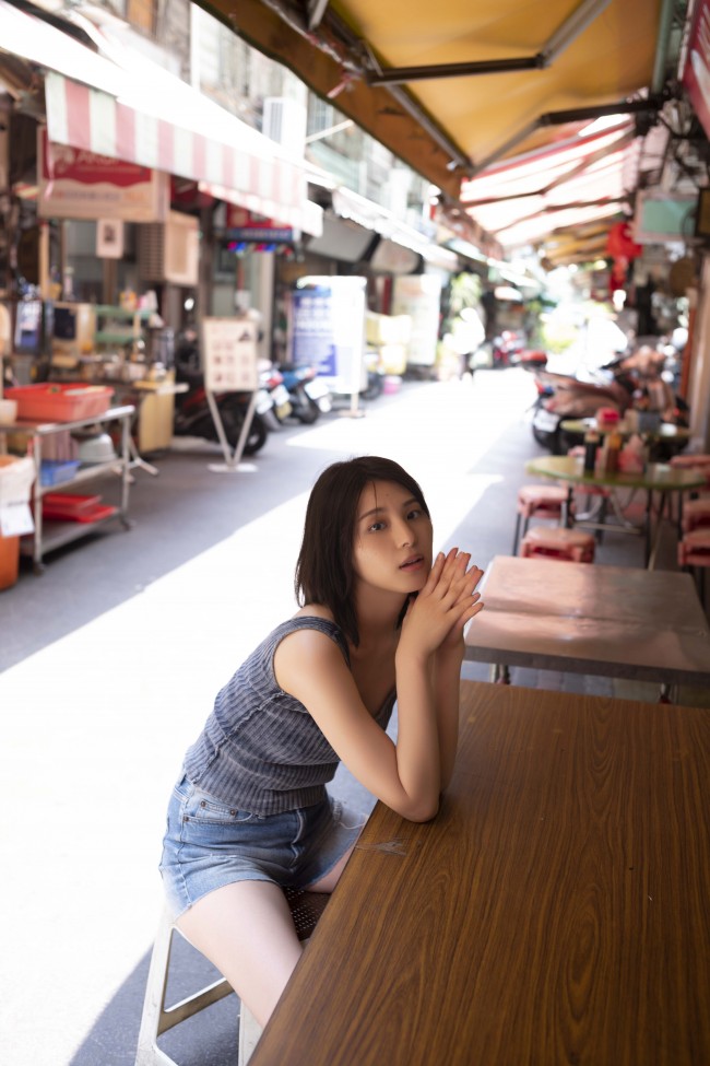 相楽伊織1st写真集（タイトル未定）より